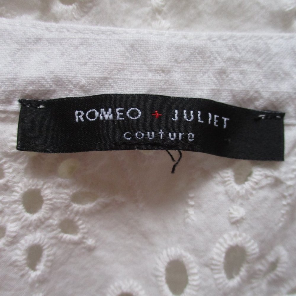 Romeo & Juliet Couture Eyelet Lace Cold Shoulder Top Size Medium - Picture 6 of 6